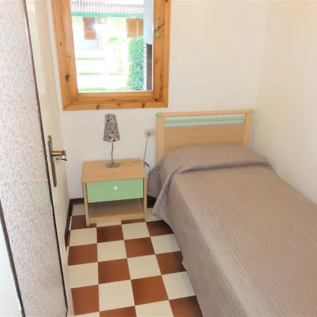 וילה Bright Two-storey Flat