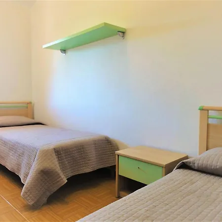 Bright Two-storey Flat וילה ביביונה