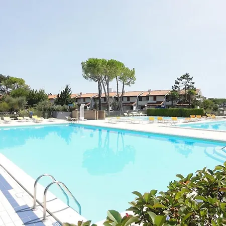 Bright Two-storey Flat Villa *