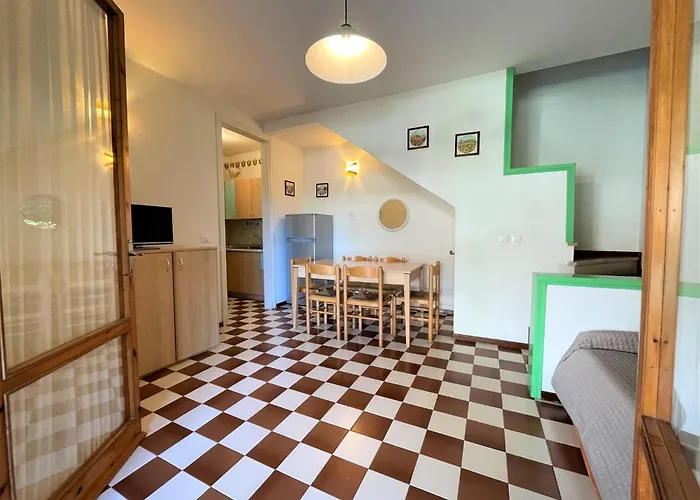 Bright Two-storey Flat Вилла *