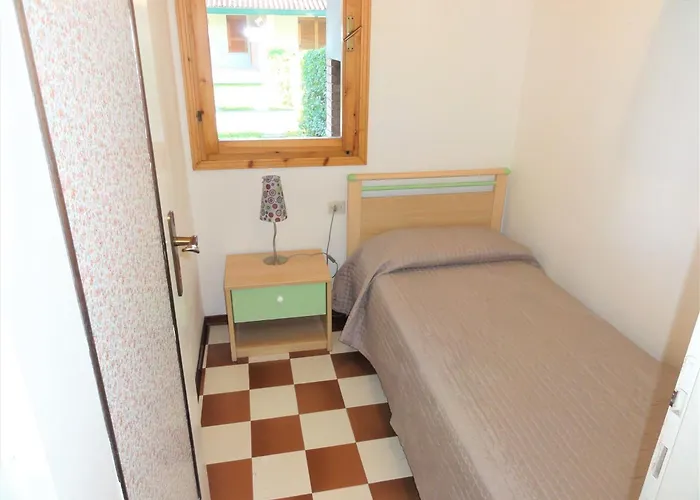 Вилла Bright Two-storey Flat