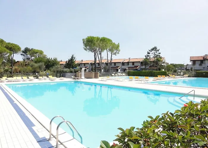 Bright Two-storey Flat Вилла *